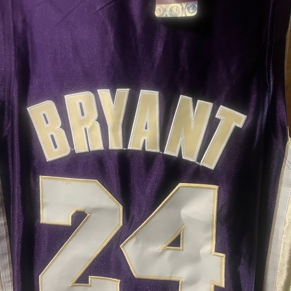 Mitchell & Ness HOF #24 Kobe Bryant Los Angeles Lakers 1996-2016 - Picture 5 of 6